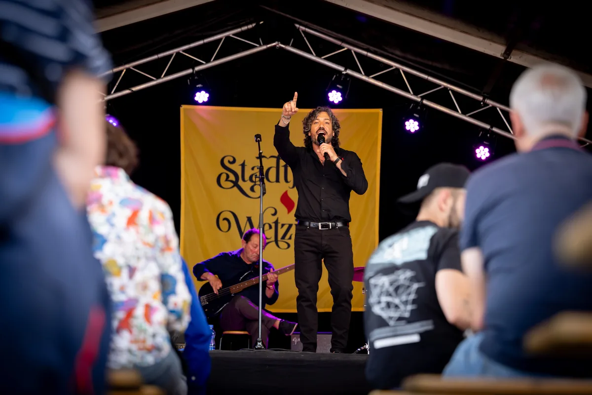 Centu Strati aus Badolato begeisterten mit temperamentvollen italienischen Liedern. Impressionen vom Freitagabend des Stadtfest Wetzikon 2024
